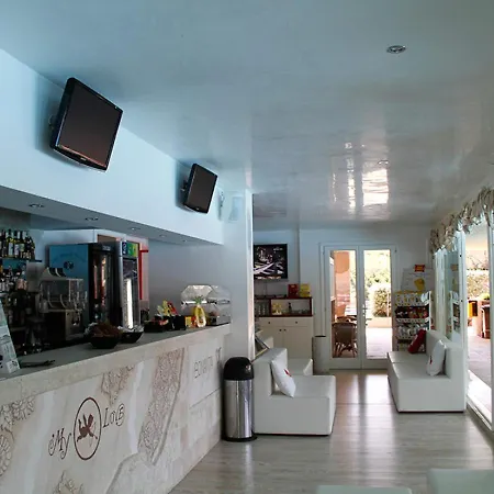 Le Corti Di Cugnana Aparthotel